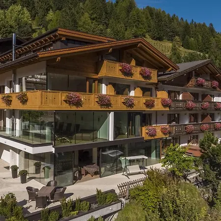 Hotel Garni Gardena - Appartments Hotel Santa Cristina Val Gardena