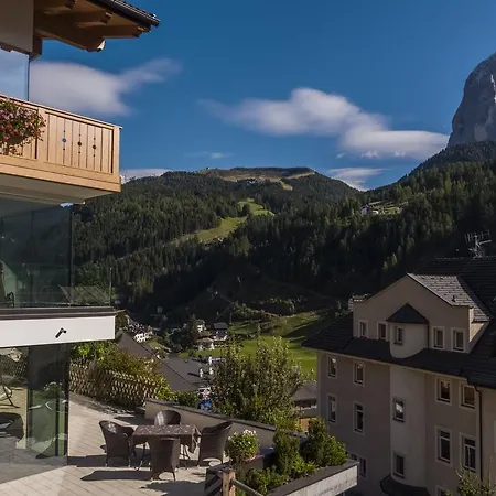 Hotel Garni Gardena - Appartments Santa Cristina Val Gardena