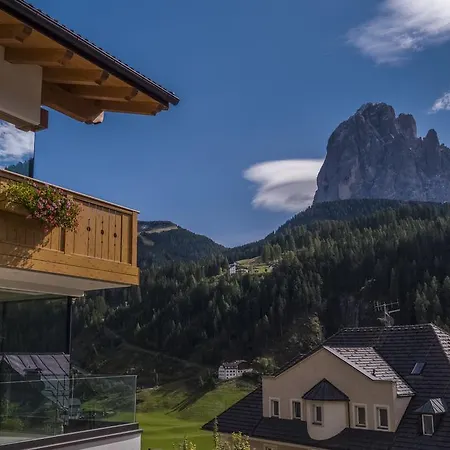 Hotel Garni Gardena - Appartments Santa Cristina Val Gardena