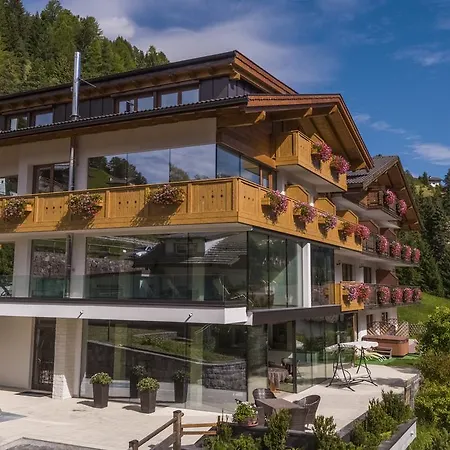 Hotel Garni Gardena - Appartments Santa Cristina Val Gardena